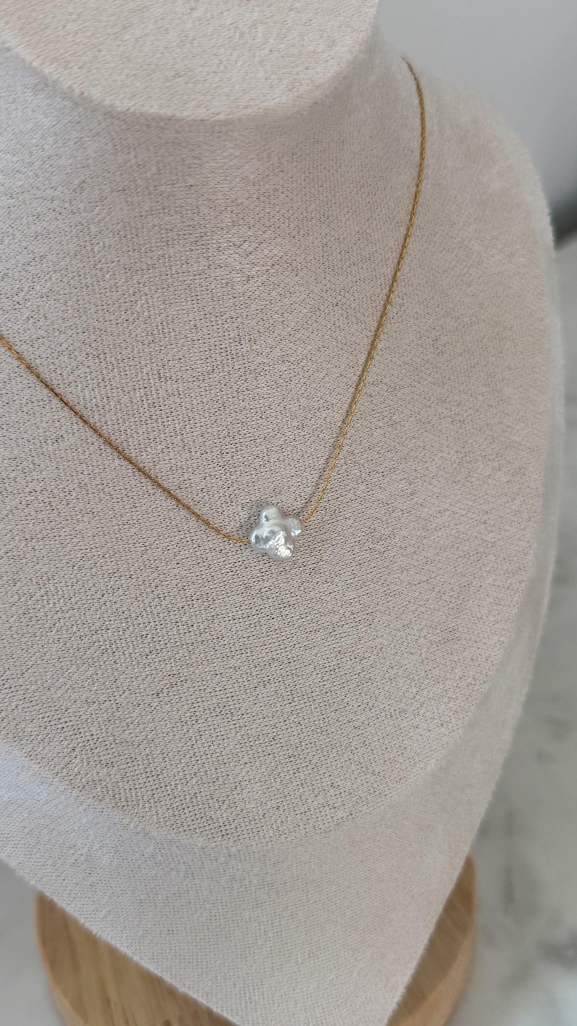 Dainty Clover Necklace / 18k Gold
