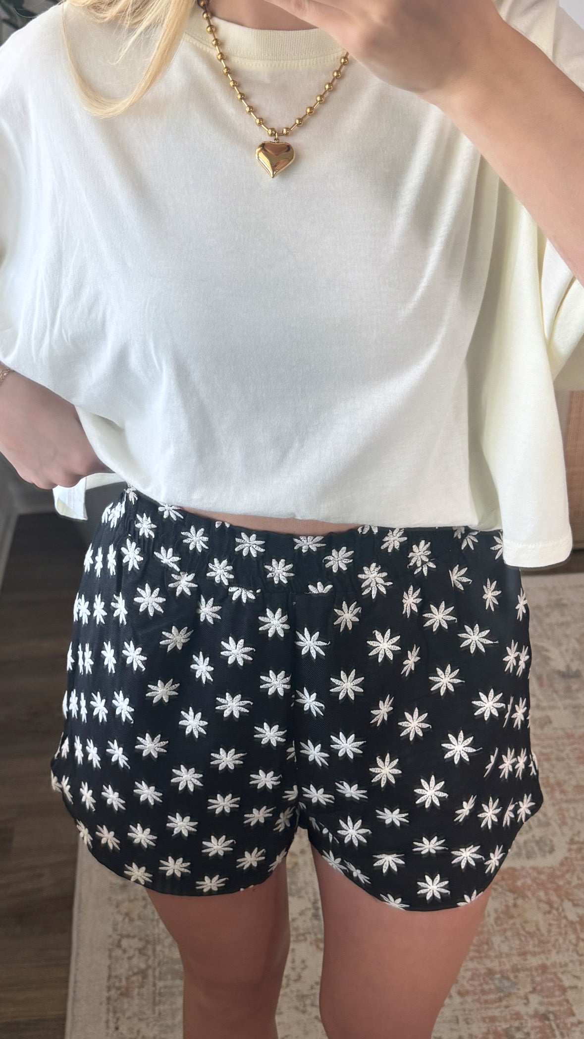 Floral Embroidered Shorts / Black