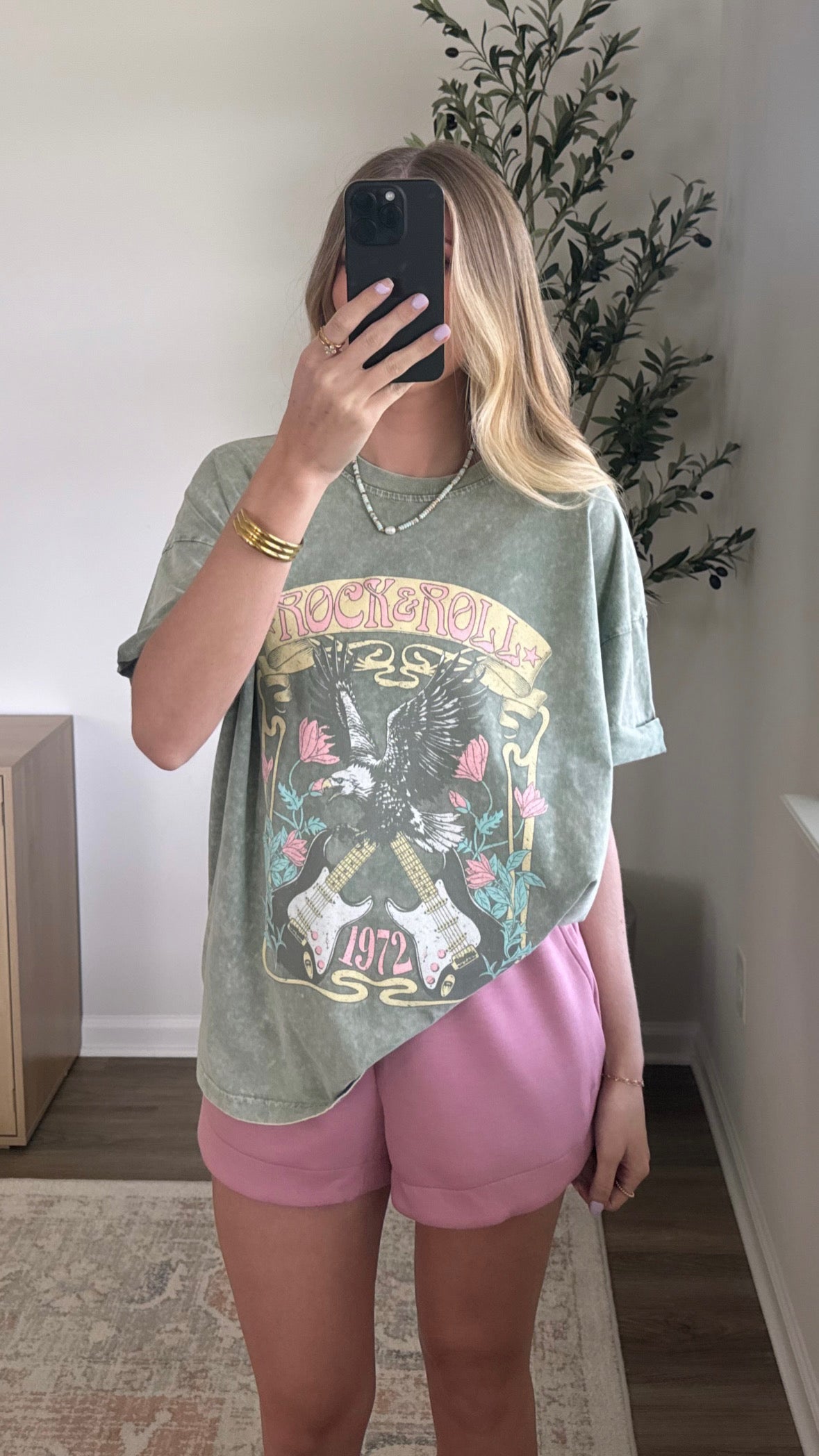 Cuffed Rock & Roll Graphic Tee / Green