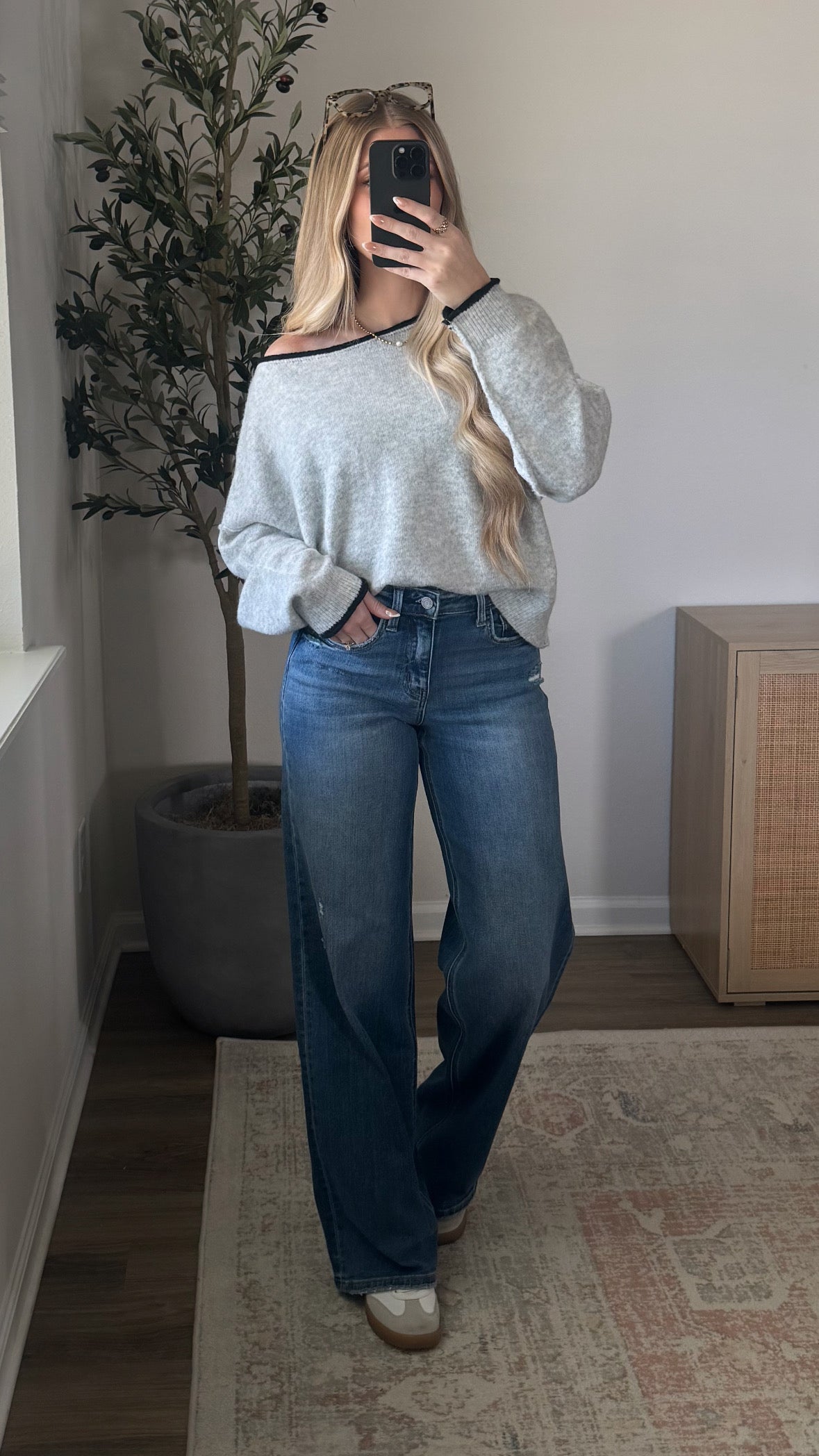 Contrast Boat Neck Sweater / Grey + Black
