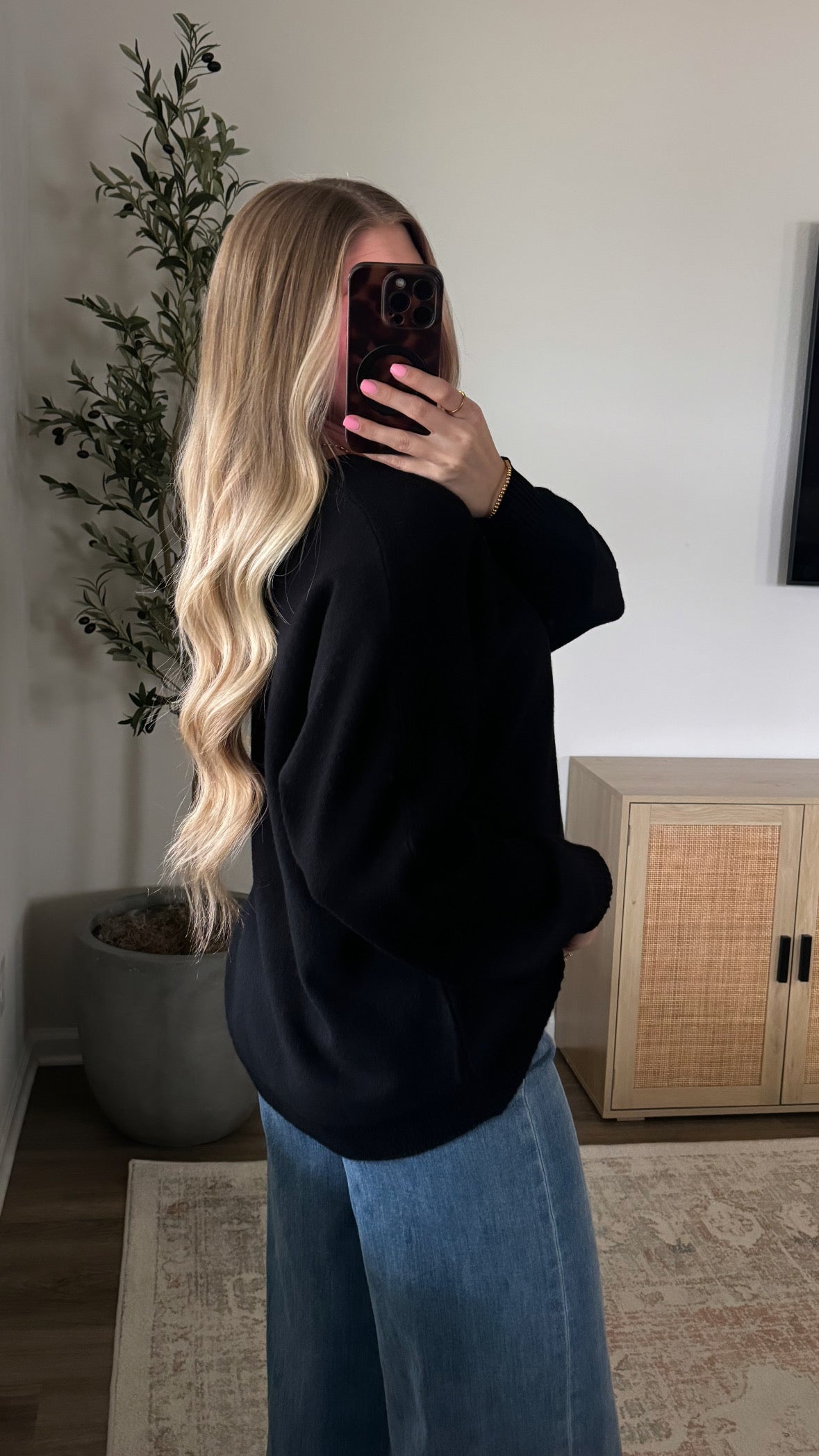 Barely There Lightweight Sweater / Black