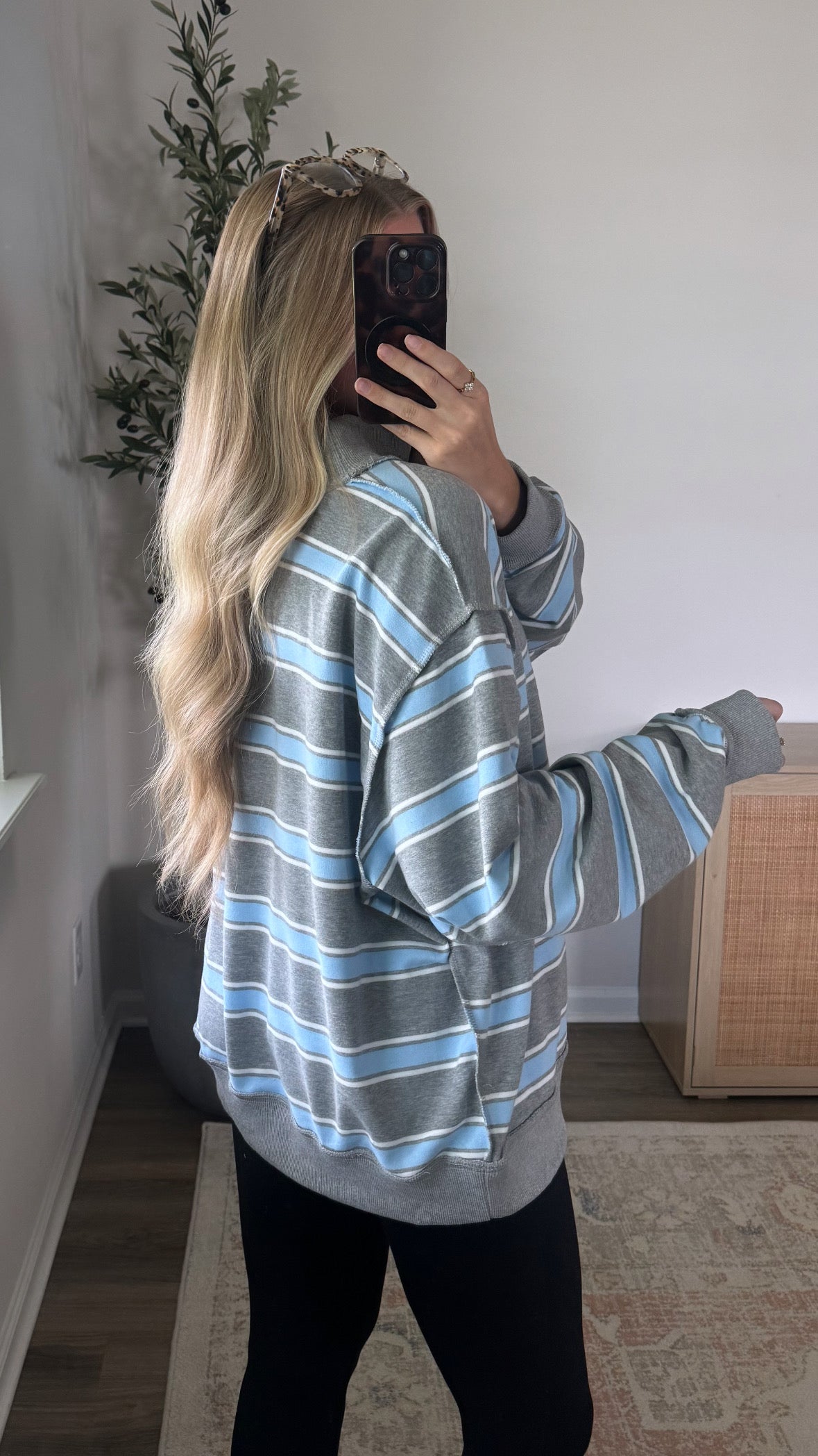 Mock Neck Sweatshirt / Blue Stripes