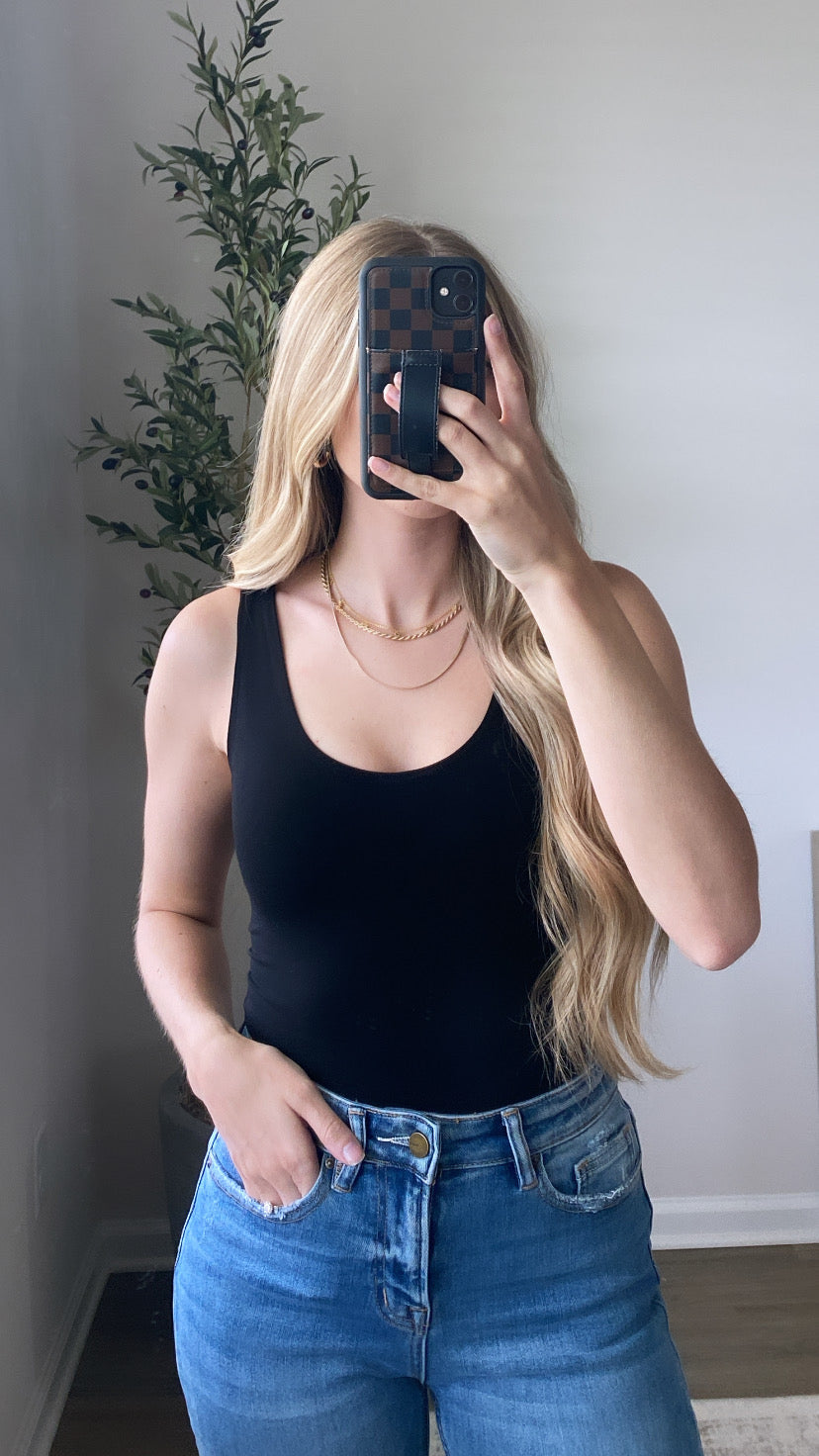 Low Scoop Neck Basic / Black