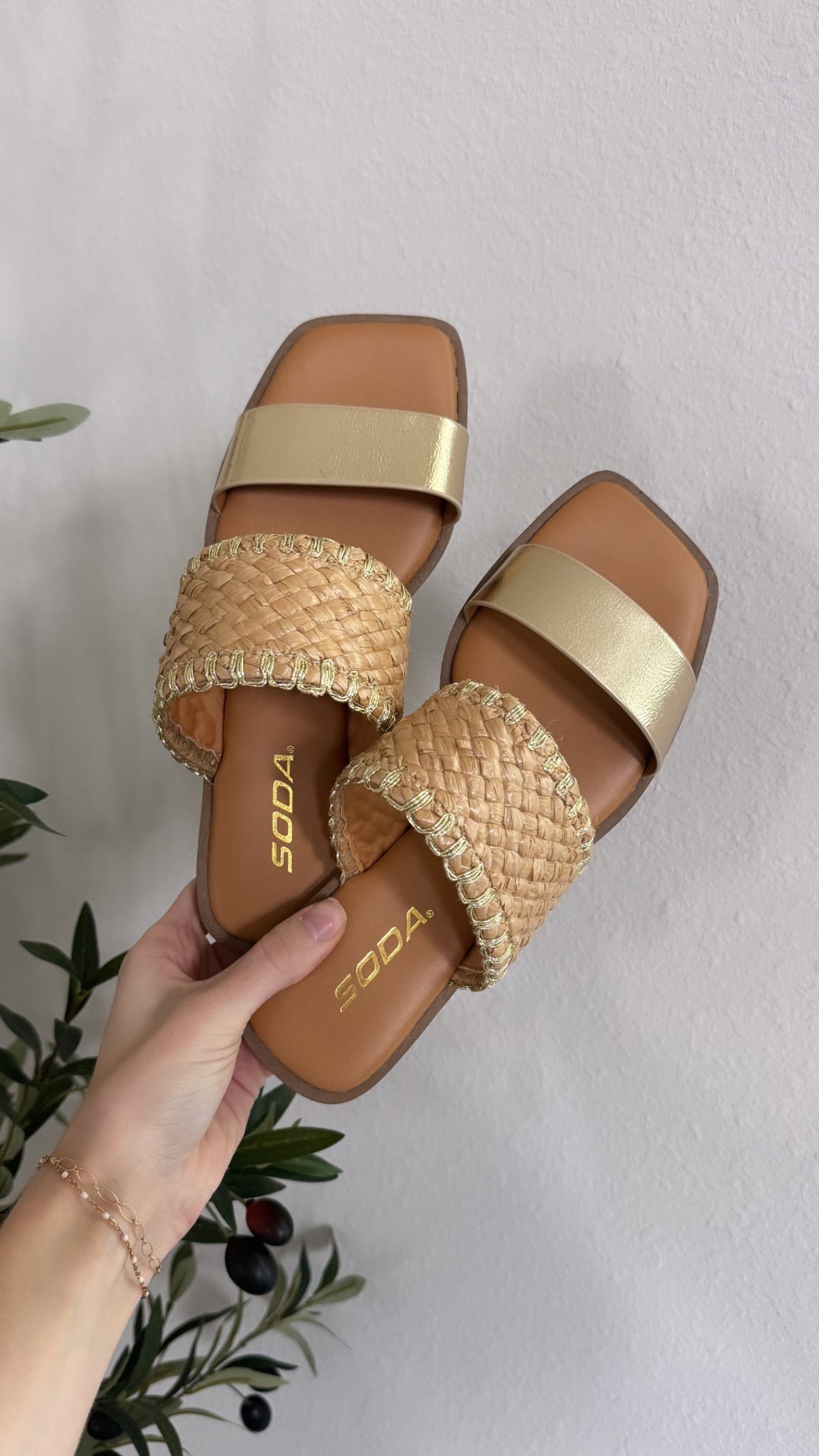 Lindsey Double Strap Sandals / Gold