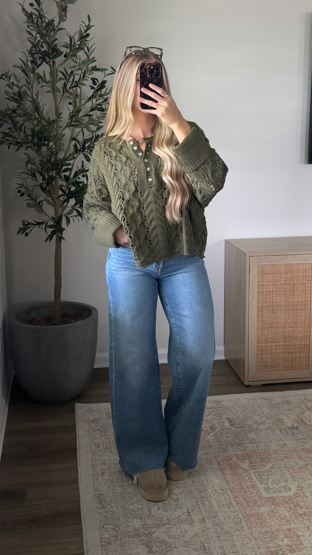 Clara Henley Sweater / Olive