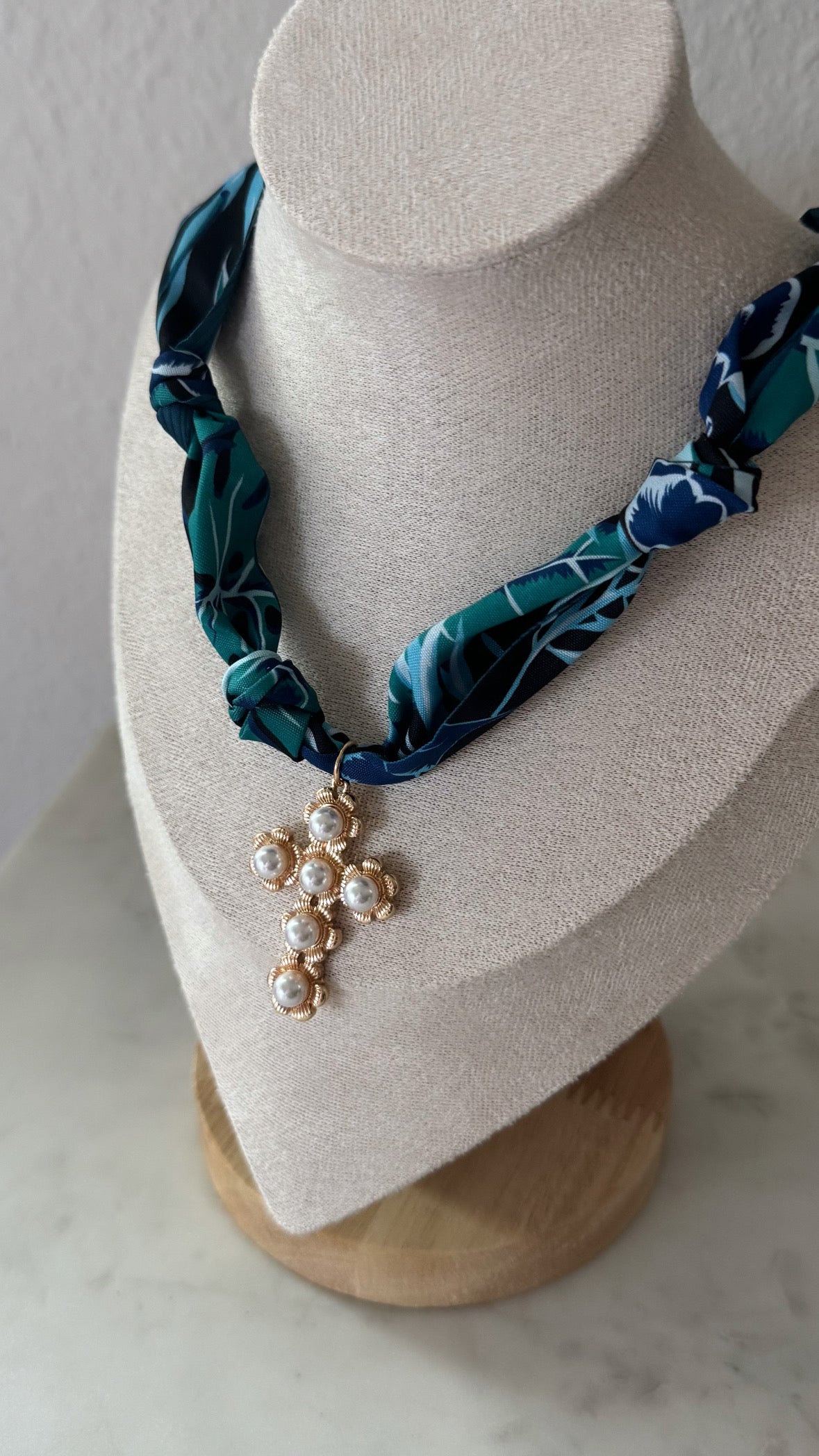 Scarf Necklace / Cross