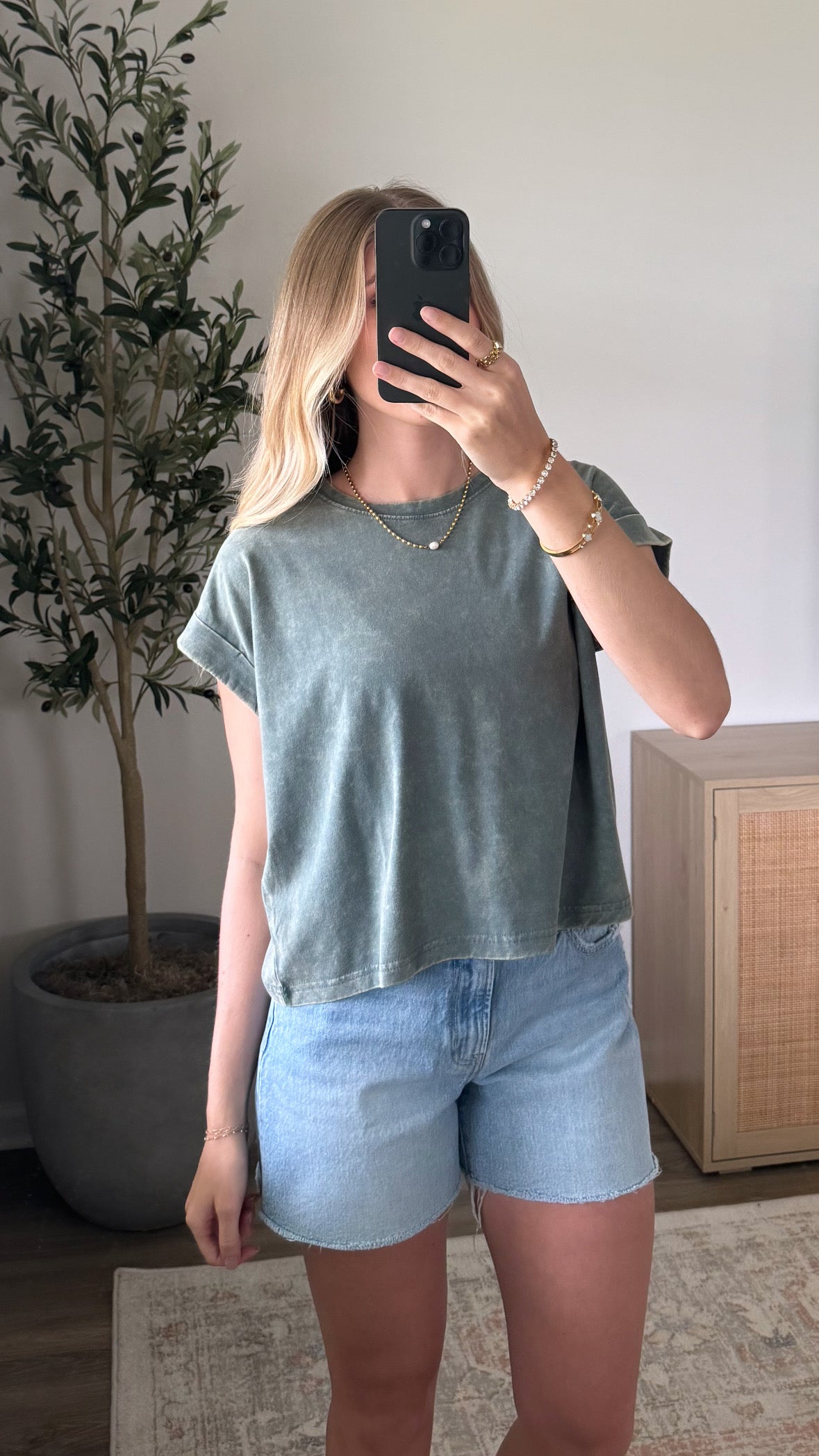 4 Colors / June Cuffed Tee