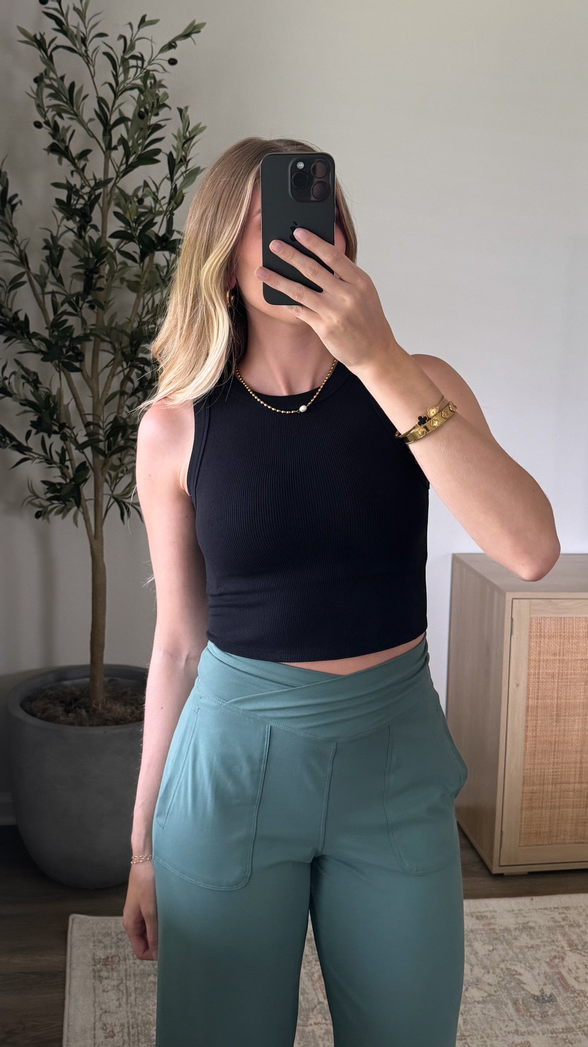 Sculpt High Neck Tank / Black
