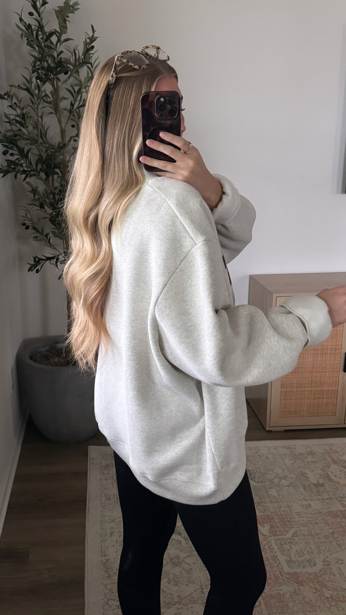 Thankful Embroidered Mock Neck Sweatshirt / Brown