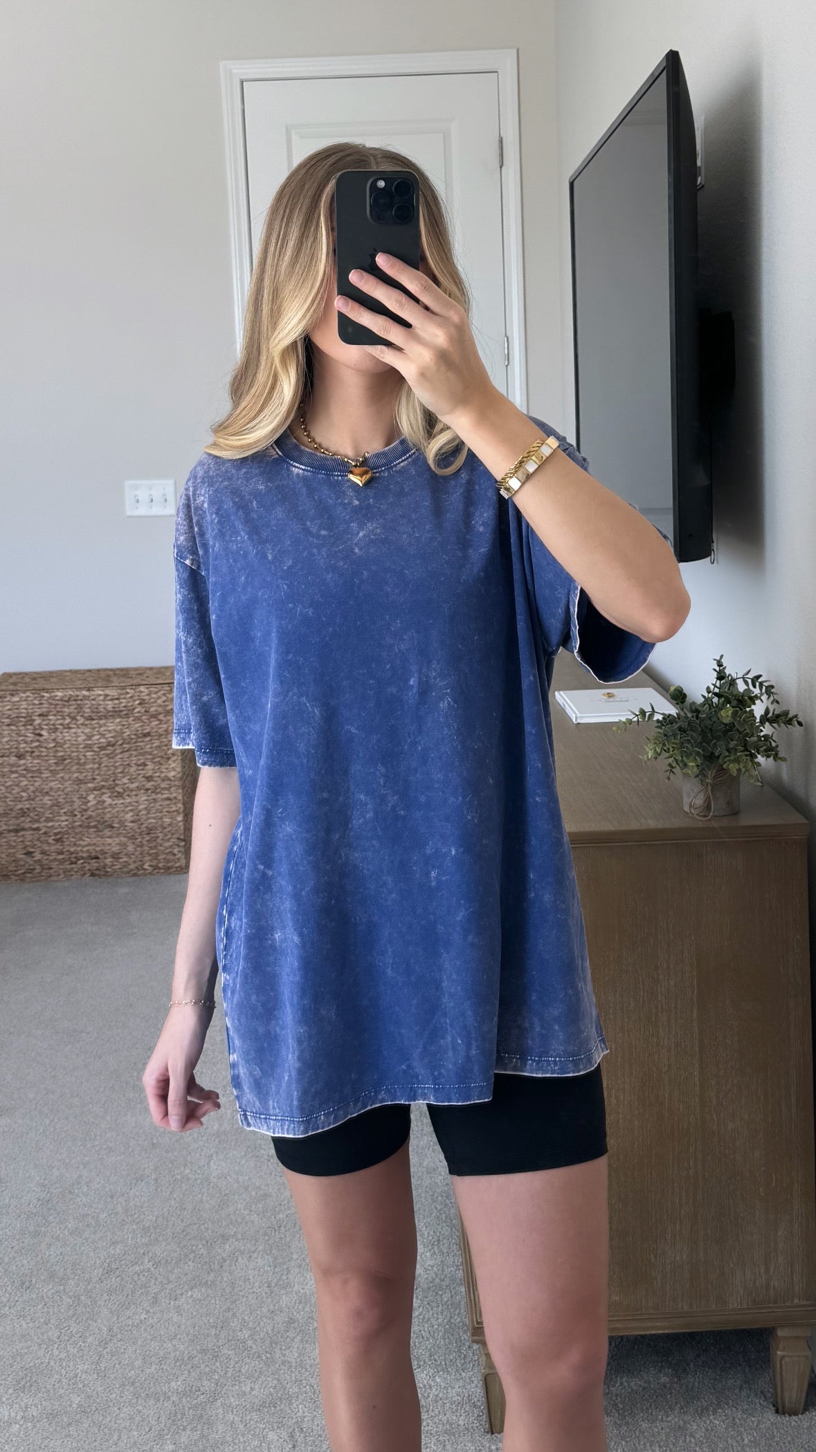 6 Color Options / Weekend Tee