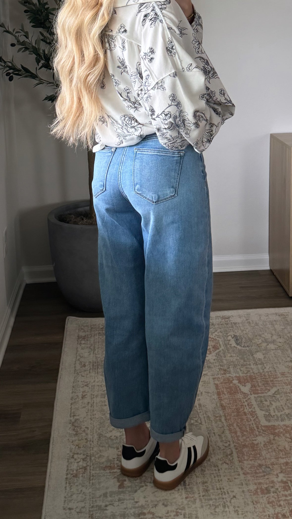 Emma Comfort Barrel Denim / Light Wash