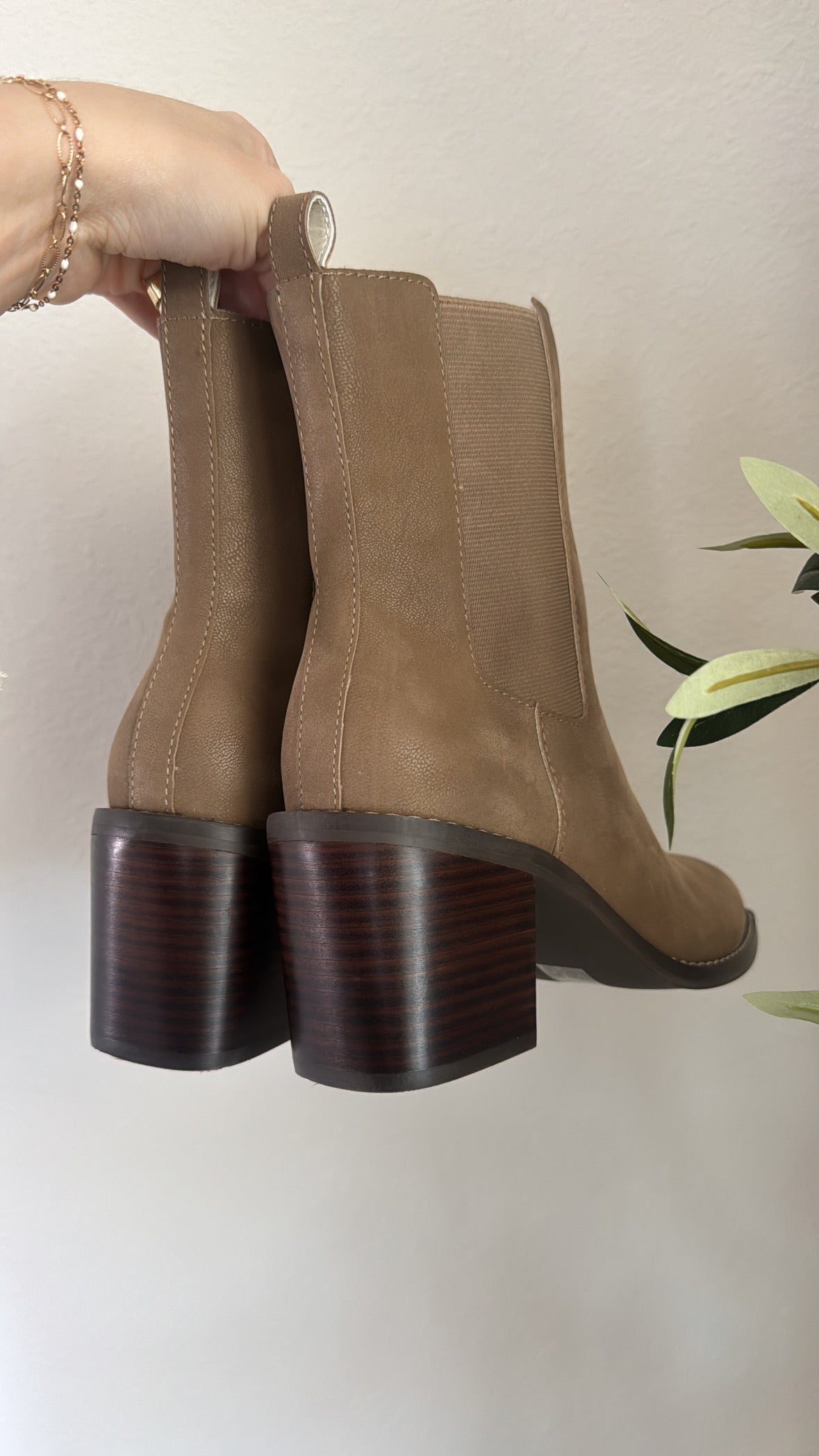 Square Toe Bootie / Brown