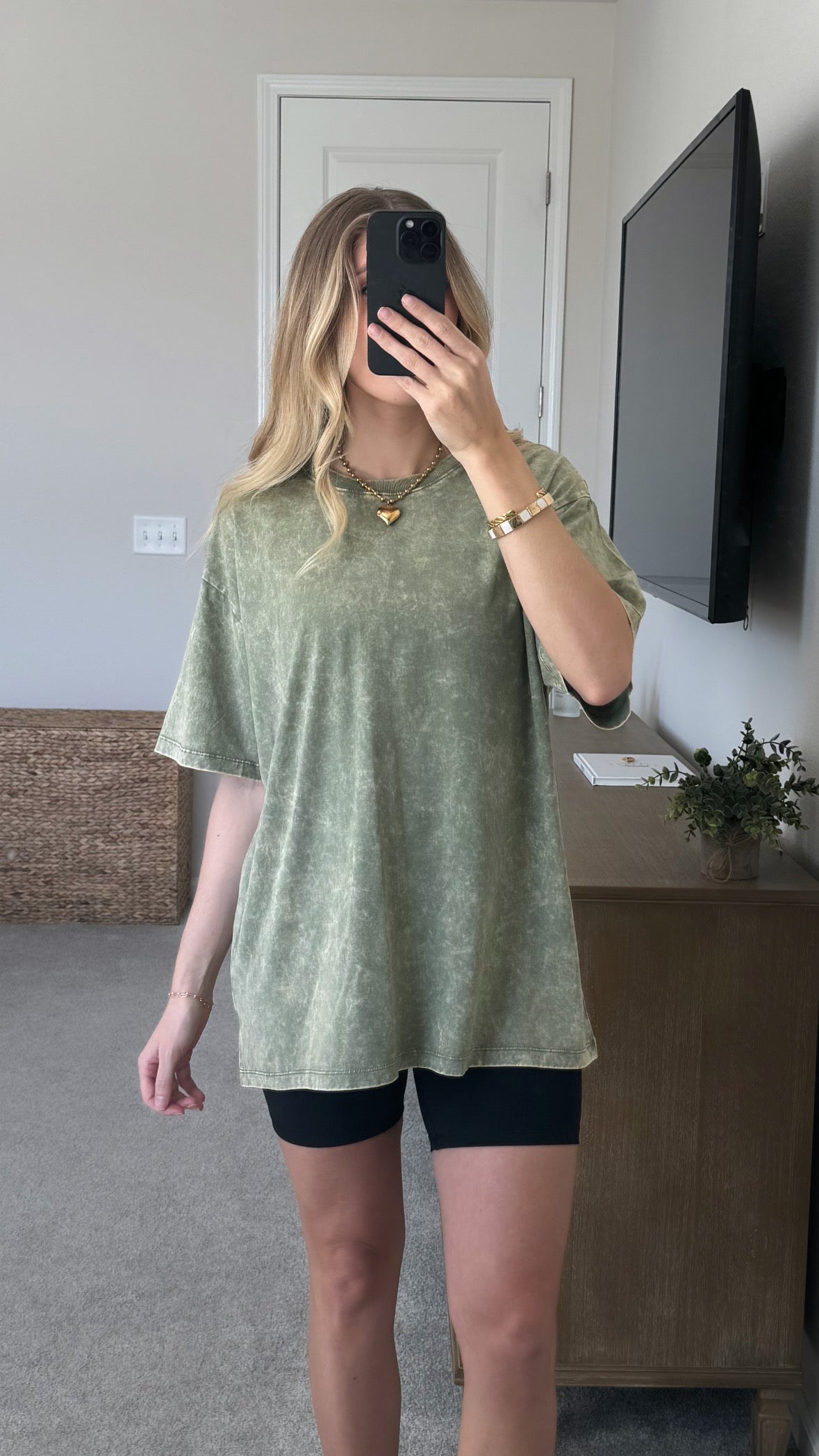 6 Color Options / Weekend Tee