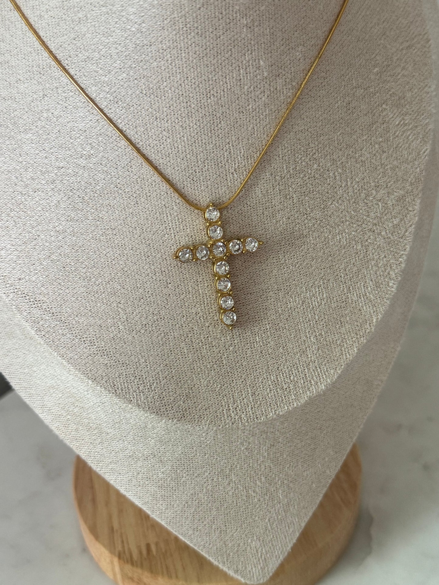 Cross Necklace / 18k Gold