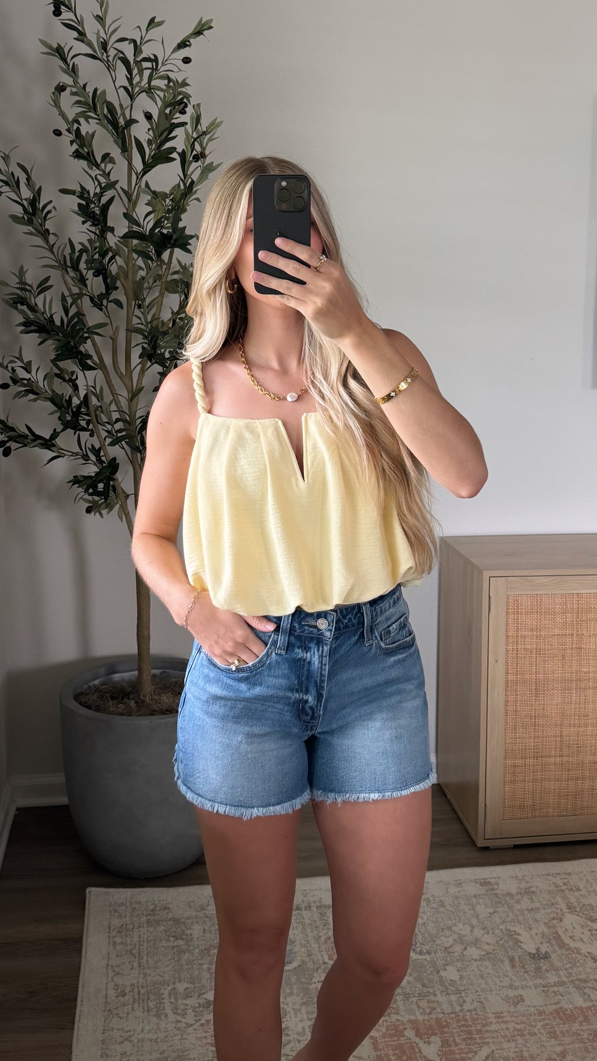Remi Denim Shorts / Medium Wash