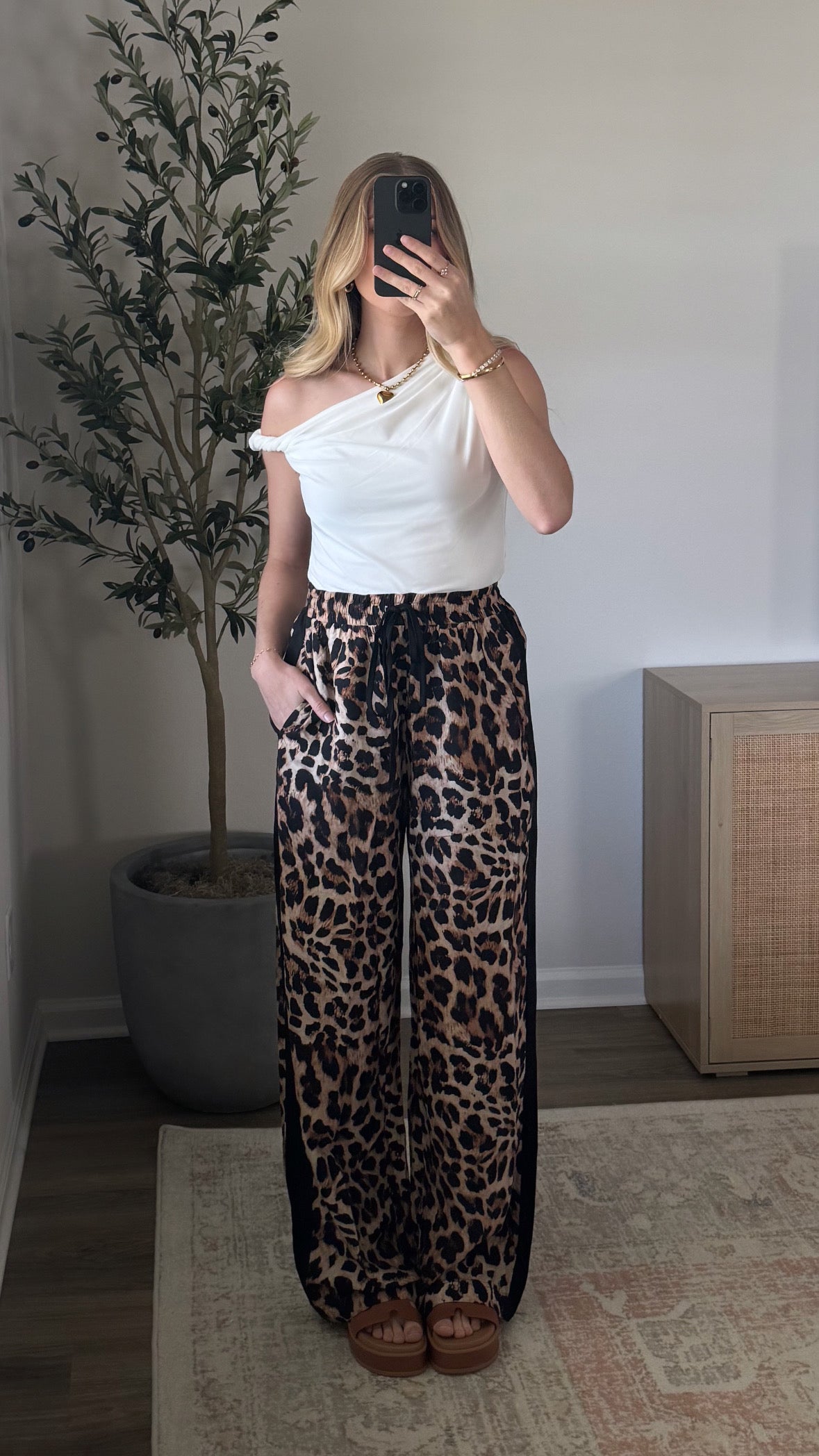 Hanna Asymmetrical Top / White