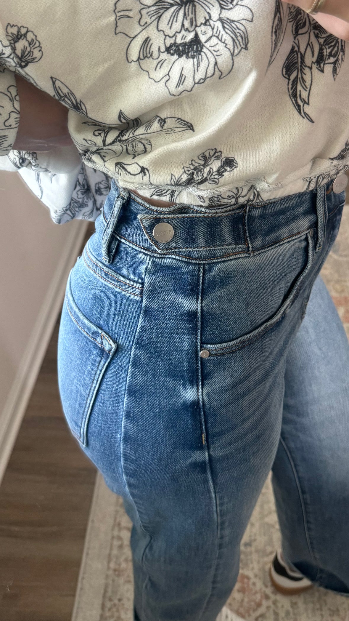 Brynn Comfort Barrel Denim / Dark Wash