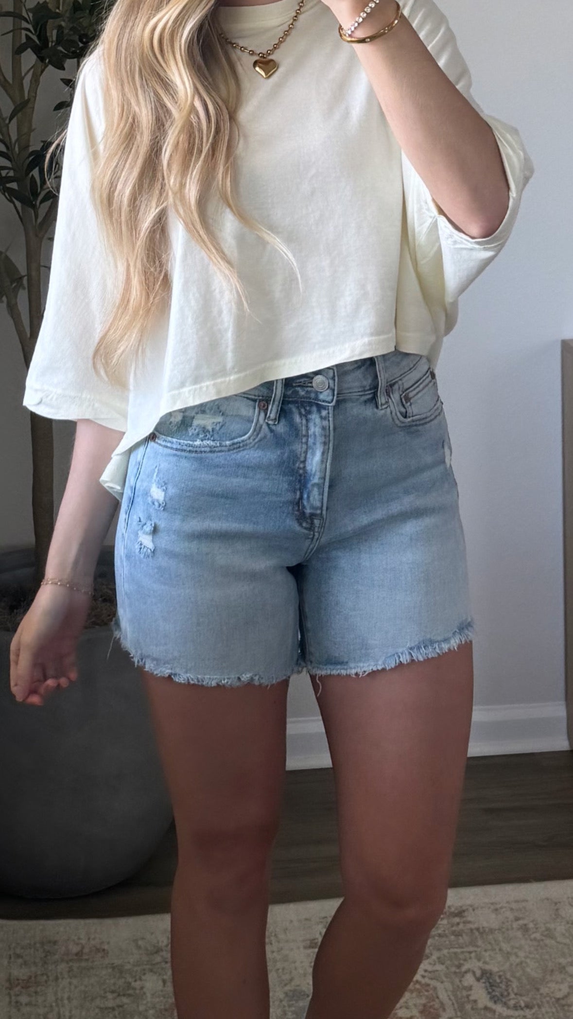Olivia Denim Shorts / Light Wash