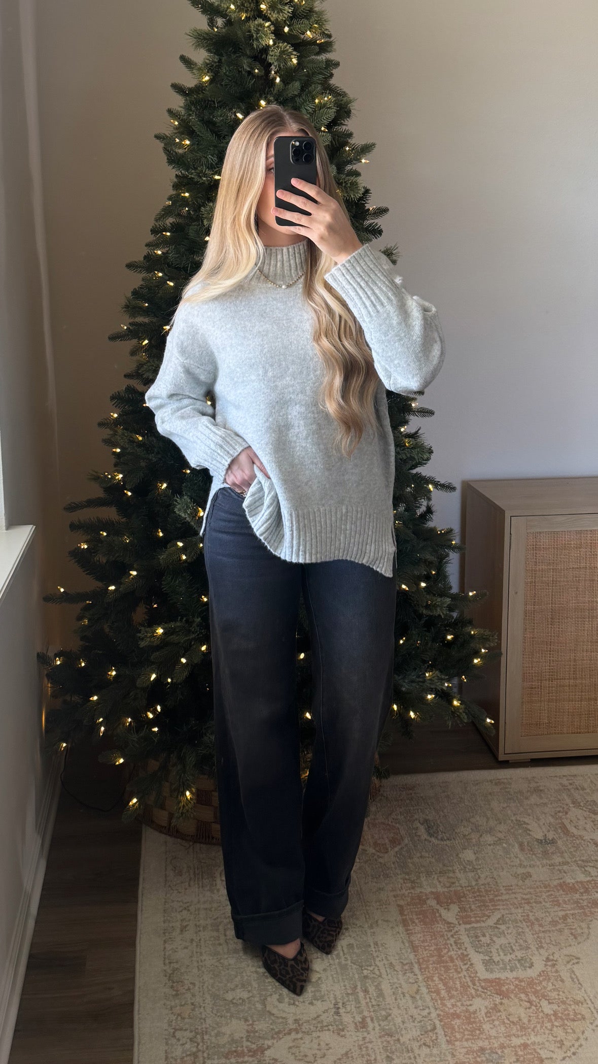 Ribbed Mock Neck Sweater / Grey