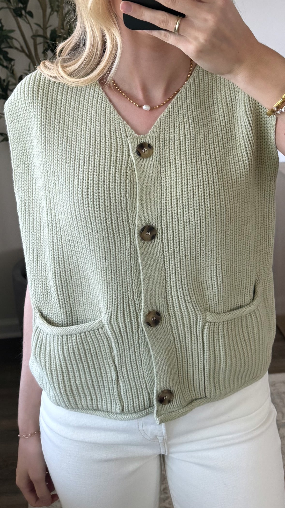 Pastel Sweater Vest / Sage Green