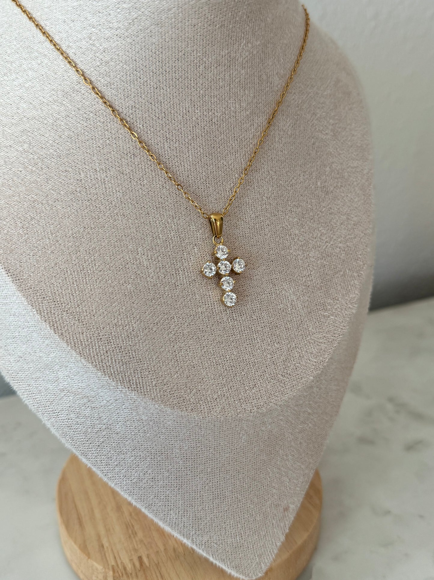 Cross Necklace / Non-Tarnish