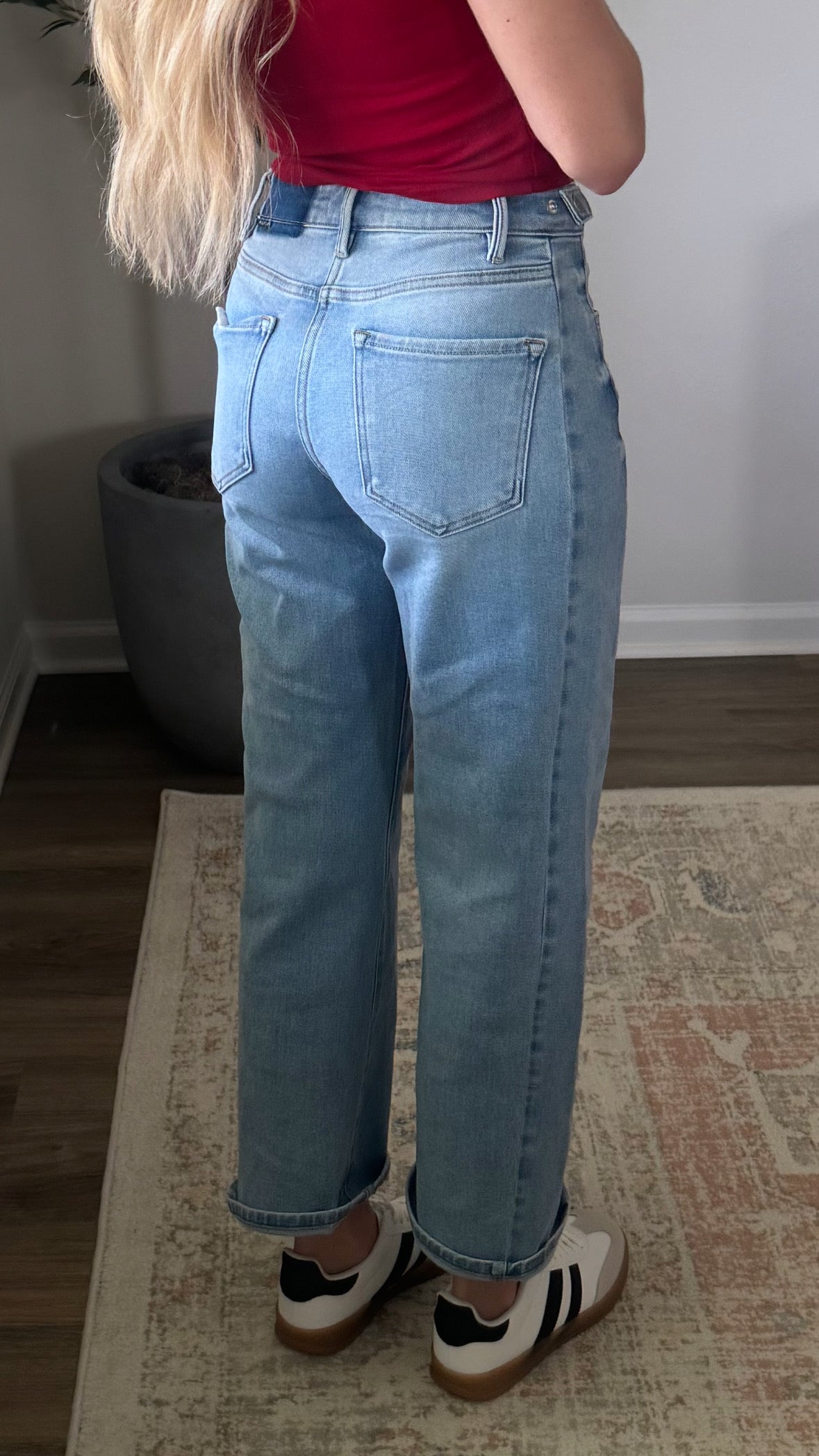 Brynn Comfort Barrel Denim / Lightwash