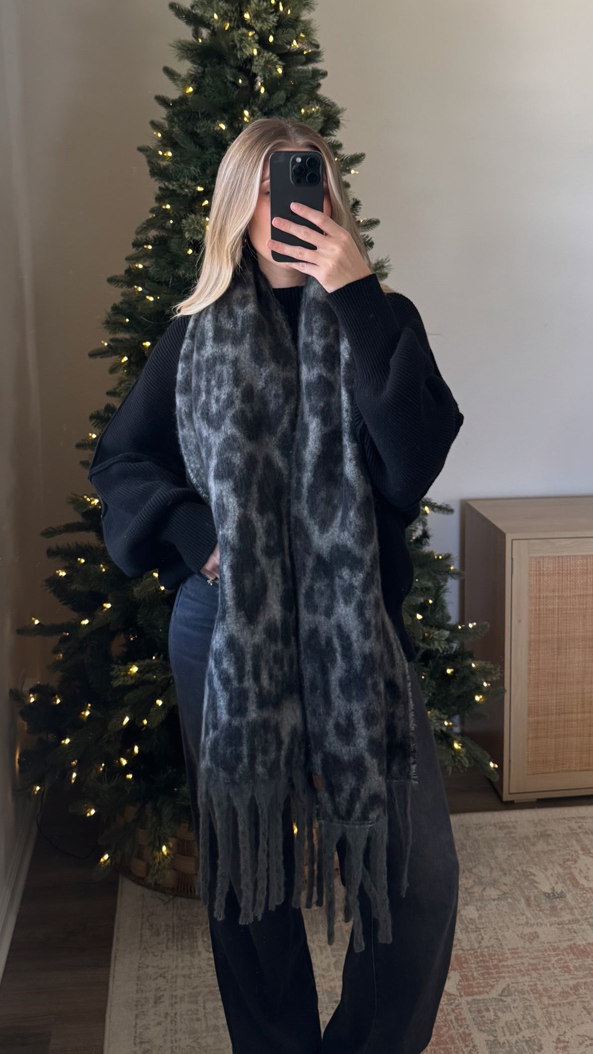 Oversized Scarf / Grey Leopard
