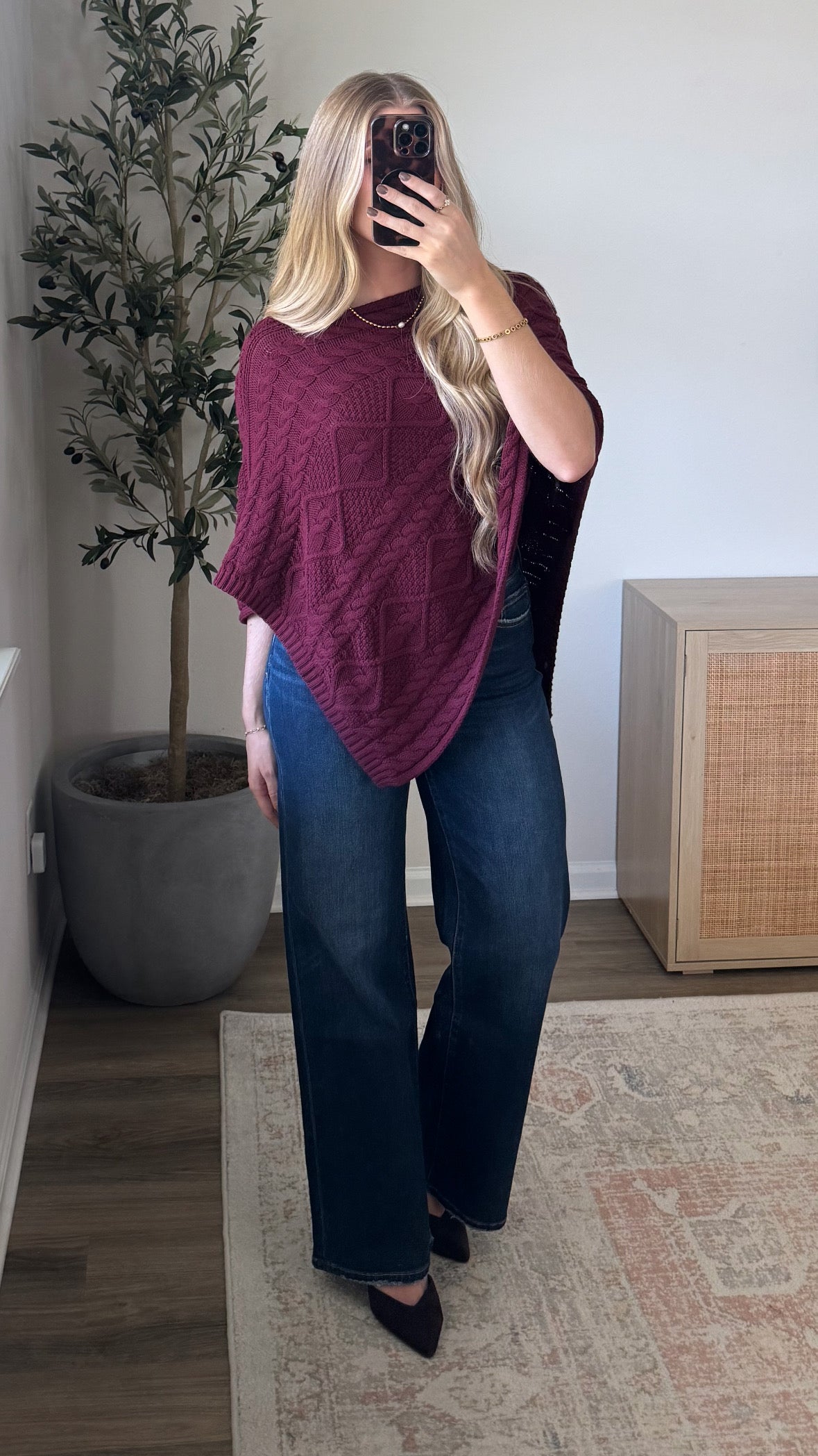 Cable Knit Poncho / Burgundy