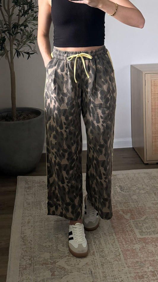 Leopard Sweatpants / Neon Contrast
