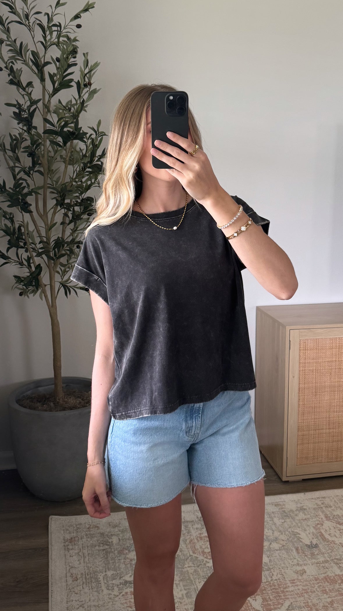 4 Colors / June Cuffed Tee