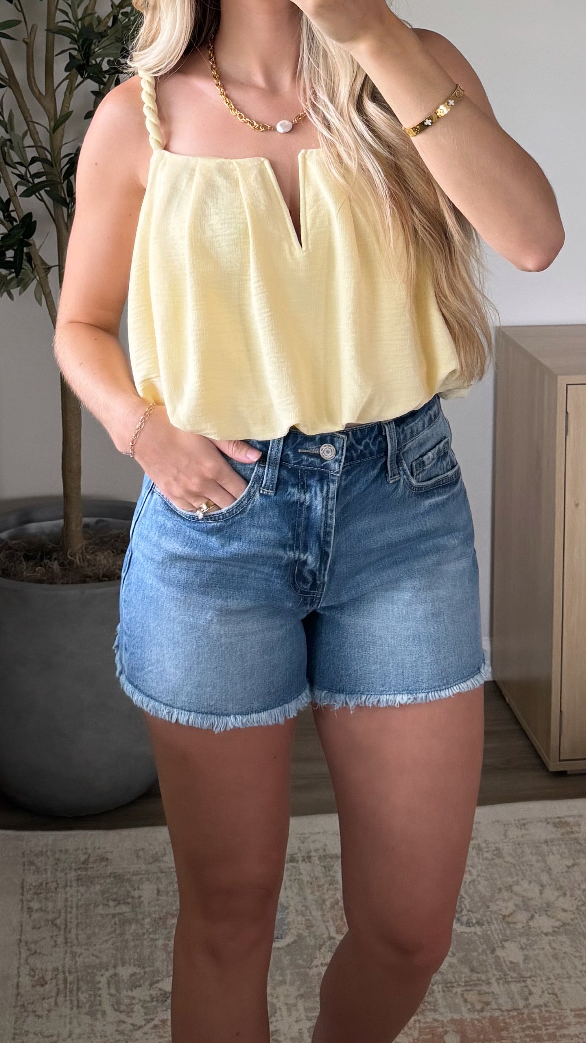 Remi Denim Shorts / Medium Wash