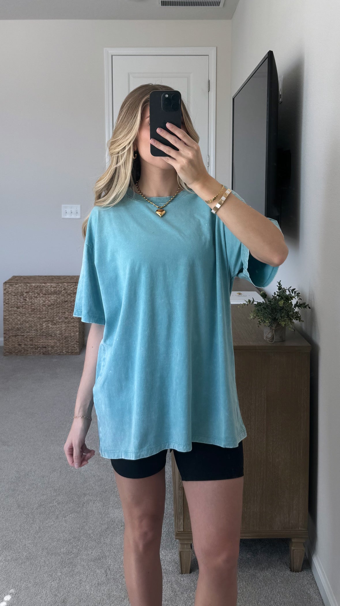 6 Color Options / Weekend Tee