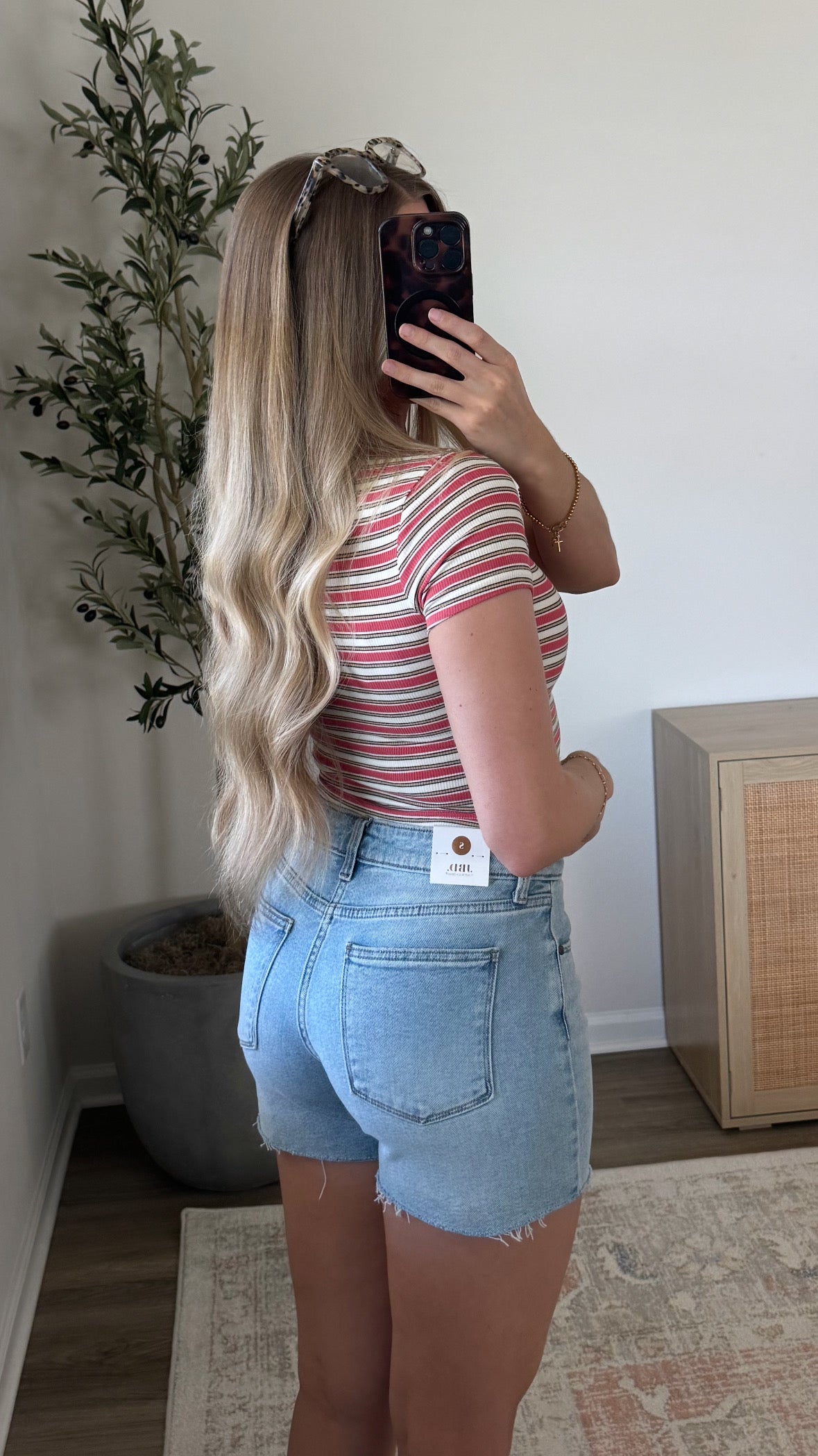 Ellie Comfort Shorts / Lightwash