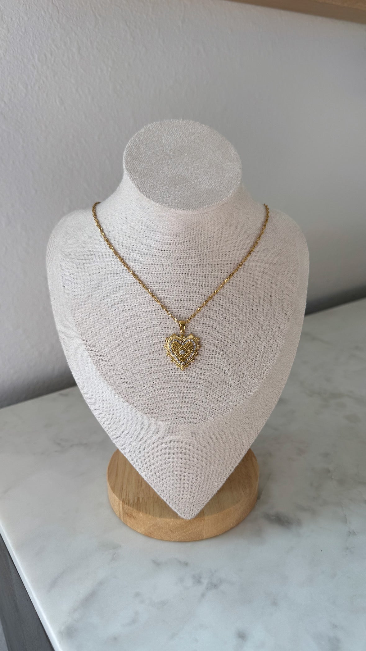 Amour Heart Necklace / Gold