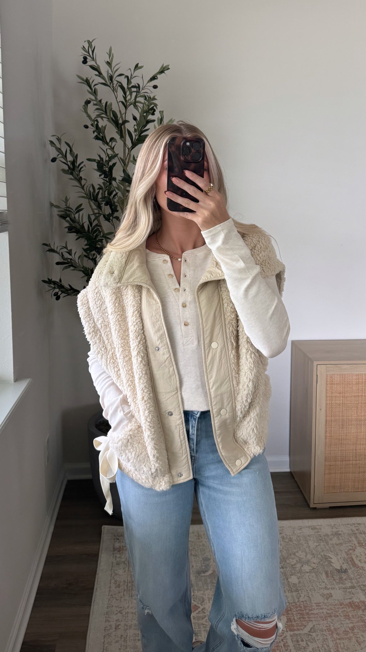 Side Tie Sherpa Vest / Sand Beige