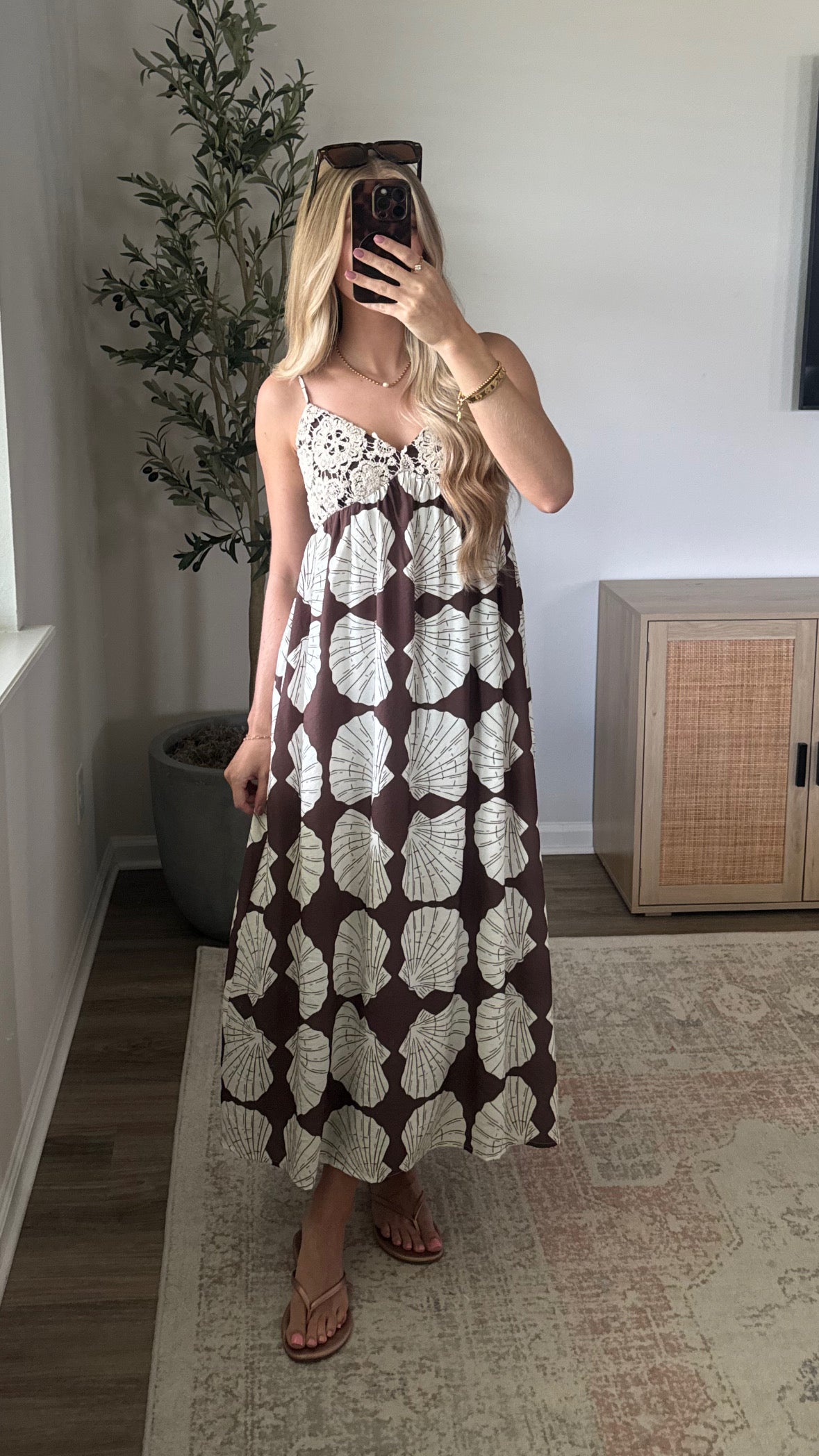 Seashell Lace Midi Dress / Brown