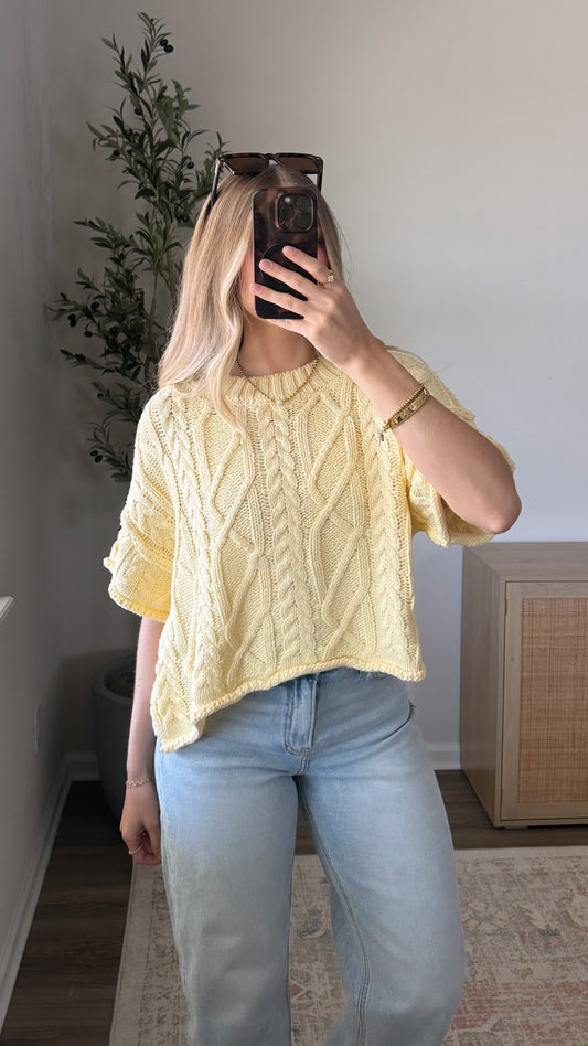 Short Sleeve Cable Knit Sweater / Yellow