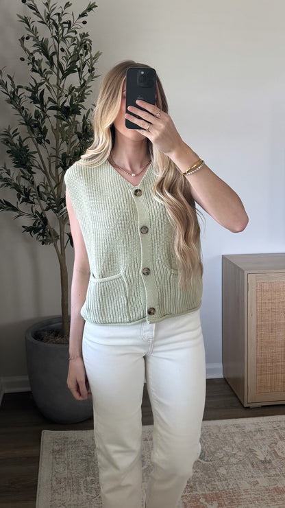 Pastel Sweater Vest / Sage Green