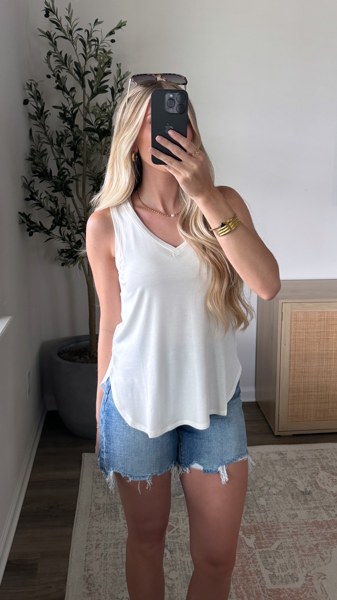 V-Neck Tank Top / Off White