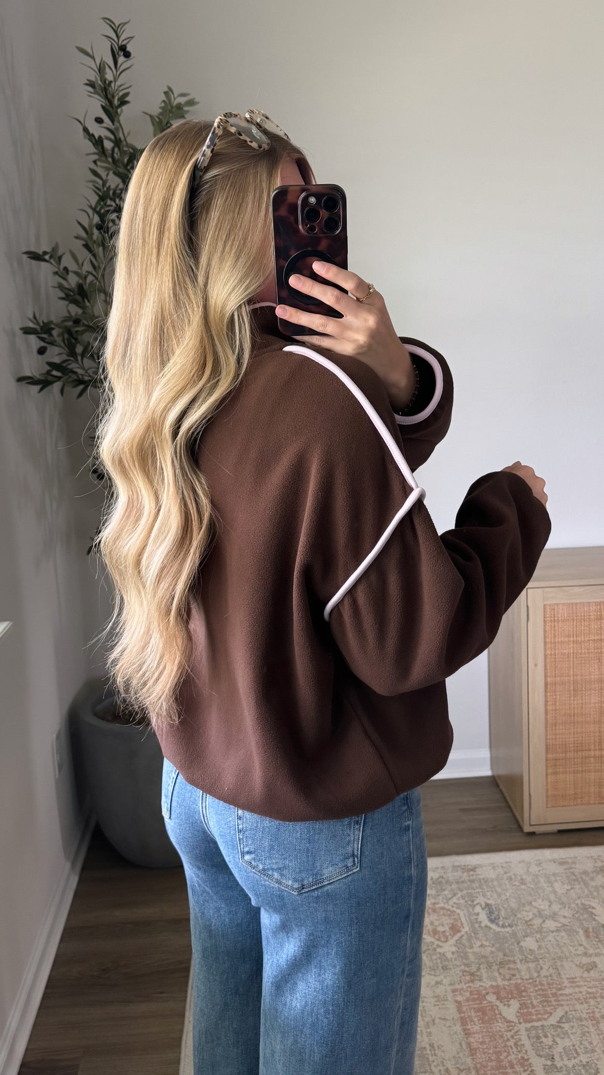 Contrast Fleece Pullover / Brown + Pink