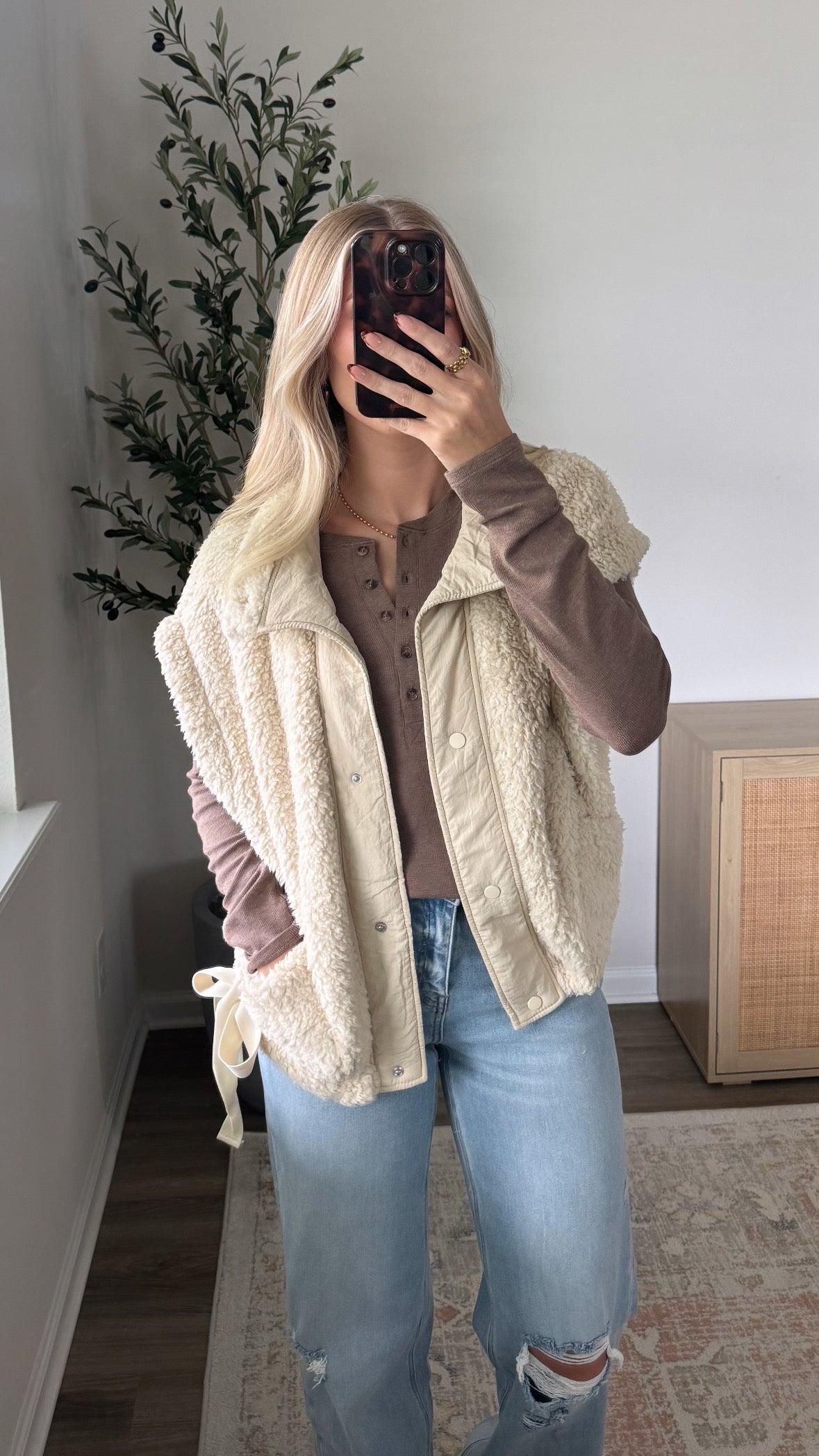 Side Tie Sherpa Vest / Sand Beige