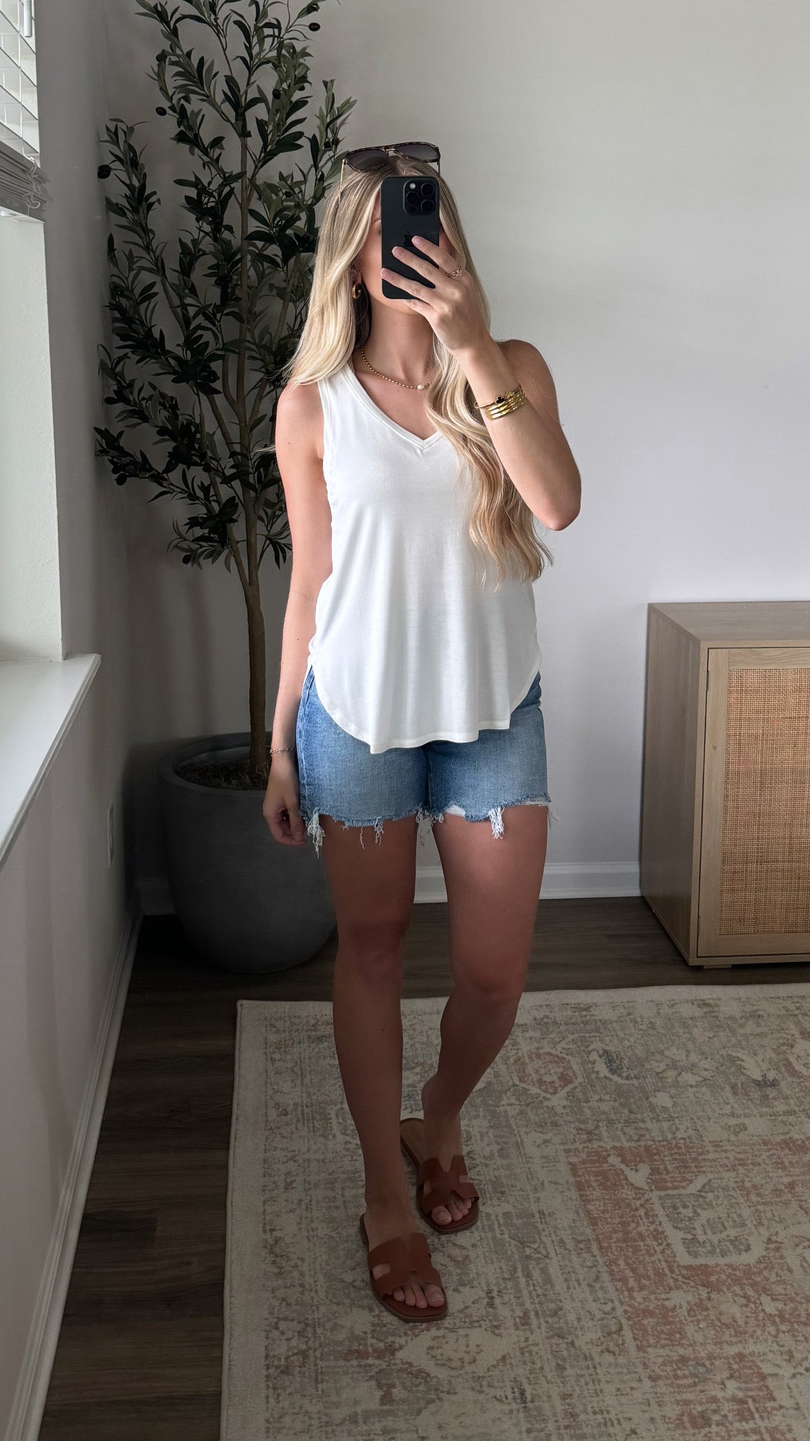V-Neck Tank Top / Off White