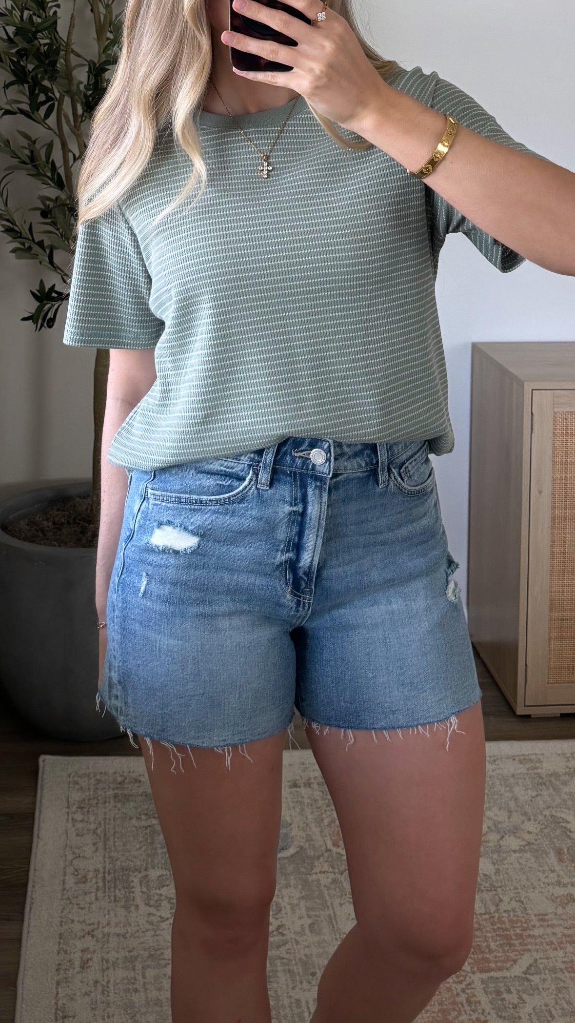Kira Comfort Denim Shorts / Med Wash