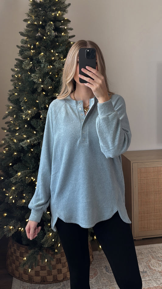 Hailey Henley Pullover / Heather Blue