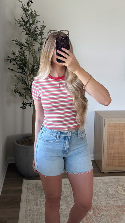 Ellie Comfort Shorts / Lightwash