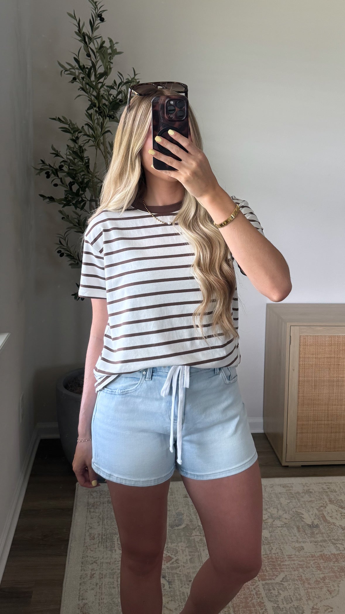 Drawstring Denim Shorts / Light Wash