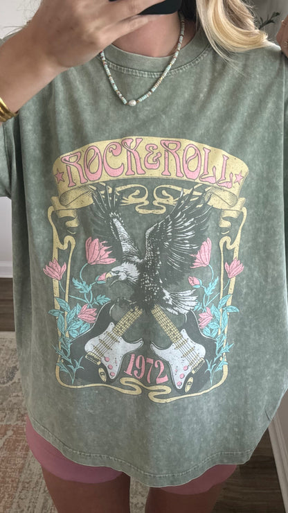 Cuffed Rock & Roll Graphic Tee / Green