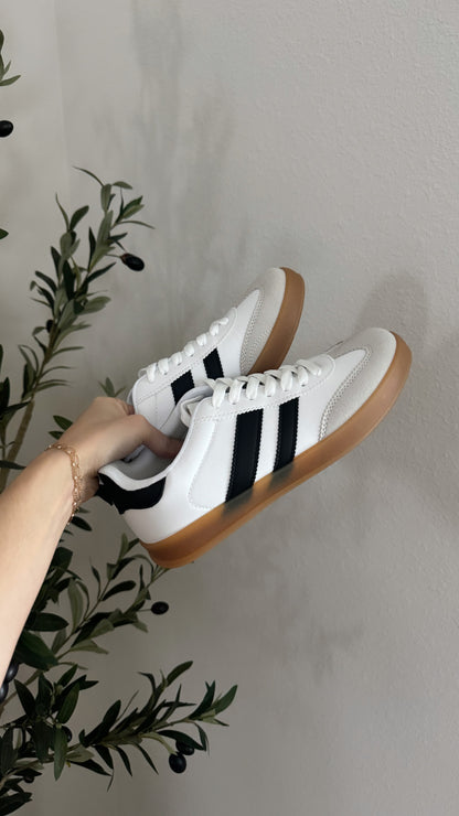 Mia Sneakers / White + Black