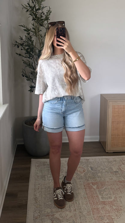 Casey Denim Shorts / Light Wash