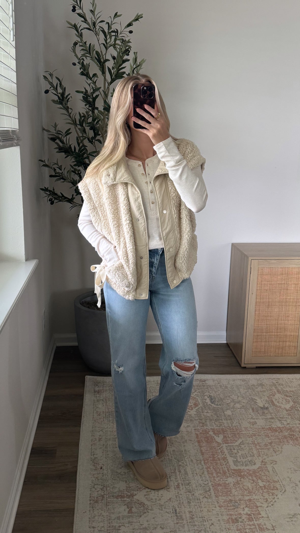 Side Tie Sherpa Vest / Sand Beige